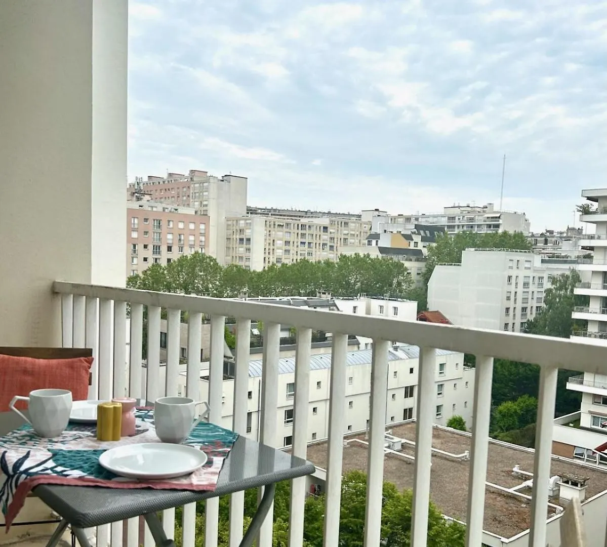 Chambre Tout Confort, Spacieuse, Calme Et Lumineuse Avec Balcon Apartment Paris 0*,  France